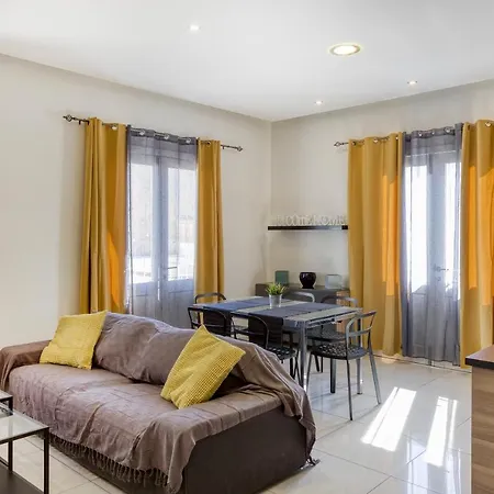 דירה Stylish, Comfy 2br With Large Sofa, Ac & Wifi By 360 Estates Gzira